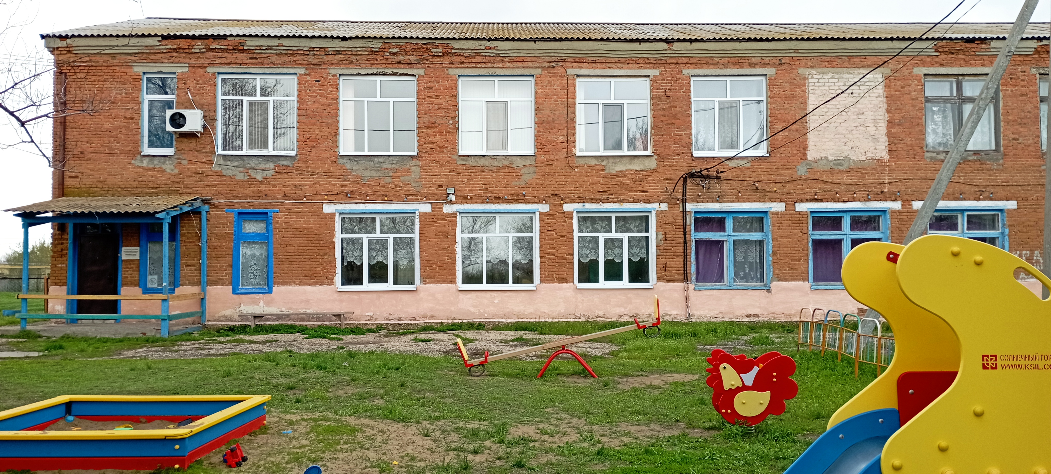 здание администрации Федоровского муниципального образования и детского сада Солнышко.